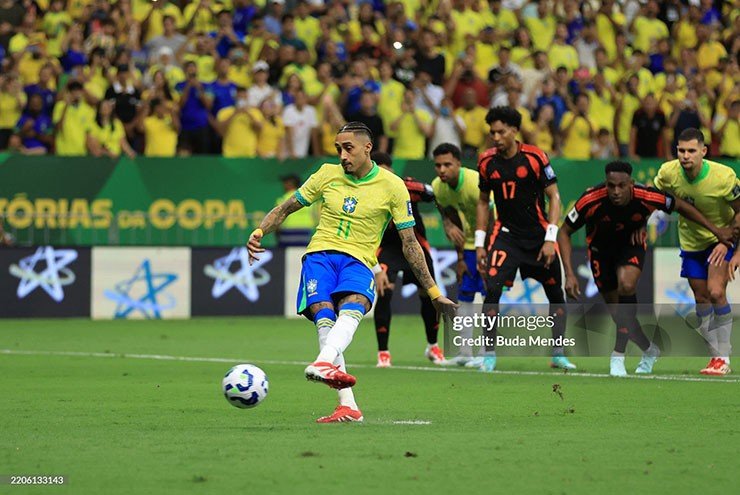 brazil vs colombia Raphinha mở tỷ số trên chấm 11m